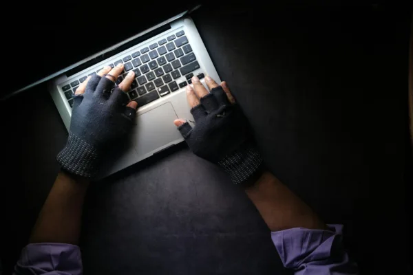 10 enkle regler som hjelper foreningen og sameiet å unngå underslag og økonomisk rot. Slik etablerer styret trygge rutiner for økonomi og fakturahåndtering.