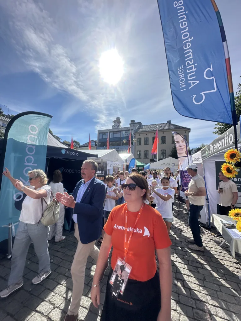 På Arendalsuka møtte SmartOrg engasjerte foreninger som jobber med psykisk vold, klima og rovdyrvern. Les hvordan frivilligheten skaper kunnskap, fellesskap og endring.